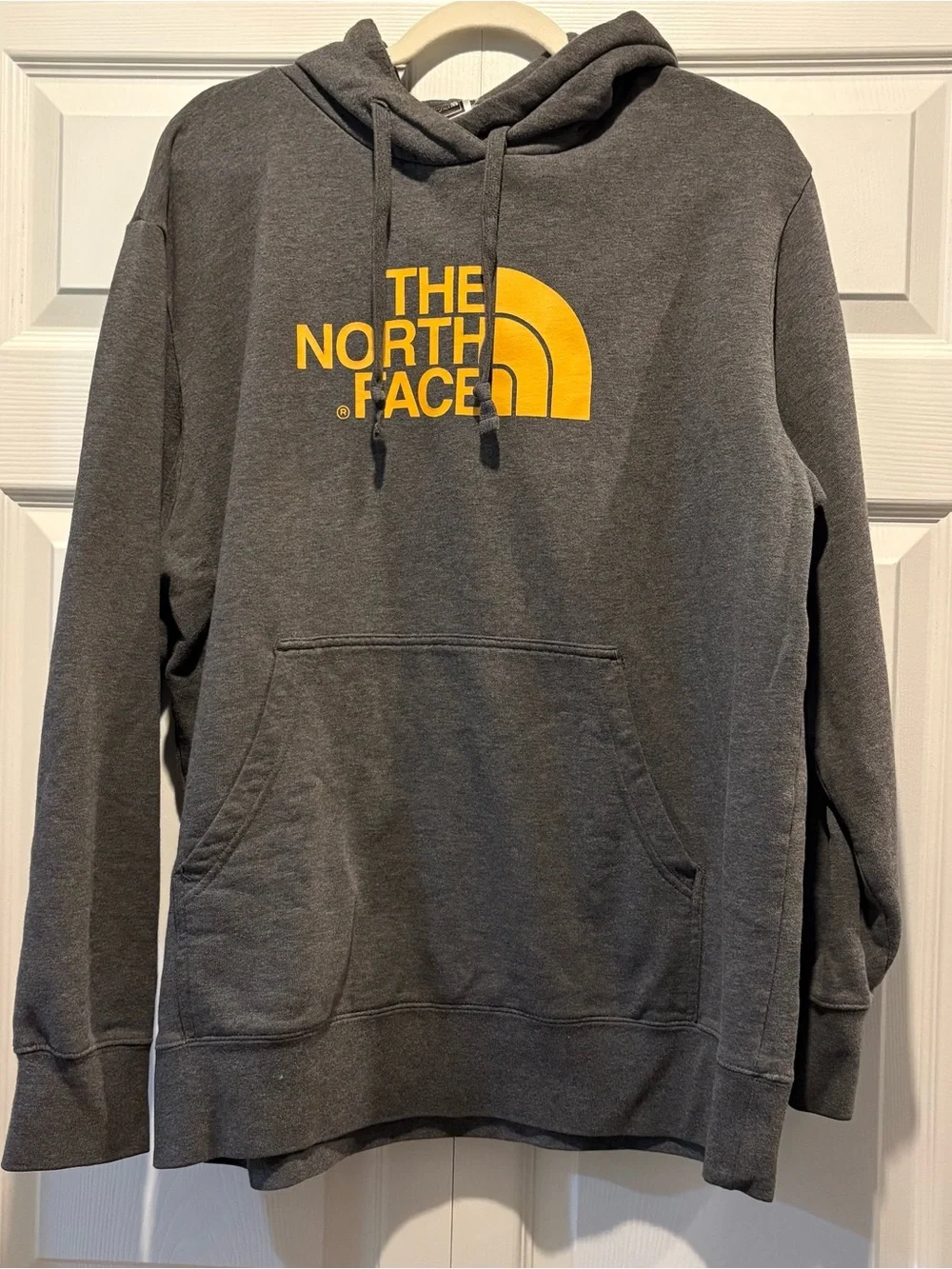 The North Face Men’s Gray Pullover Hoodie Yellow Logo Kangaroo Pocket Sz XL
